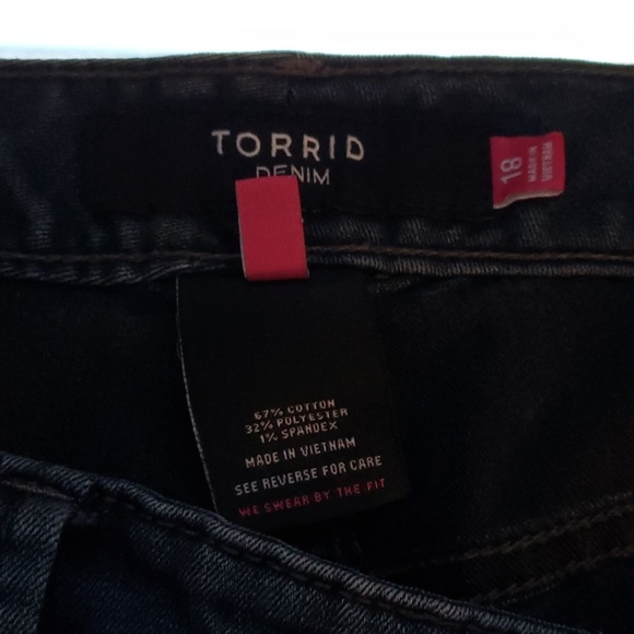 Torrid Capris - Picture 2 of 2